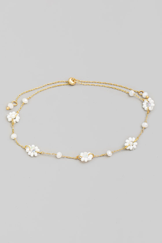 Beaded Flower Station Chain Bracelet in White (8303058256123)