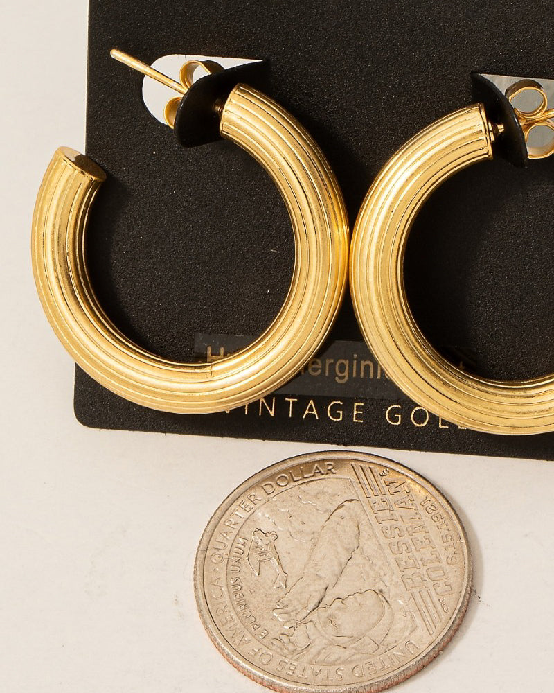 Vintage Gold Ridged Tube Hoop Earrings (8852696531195)