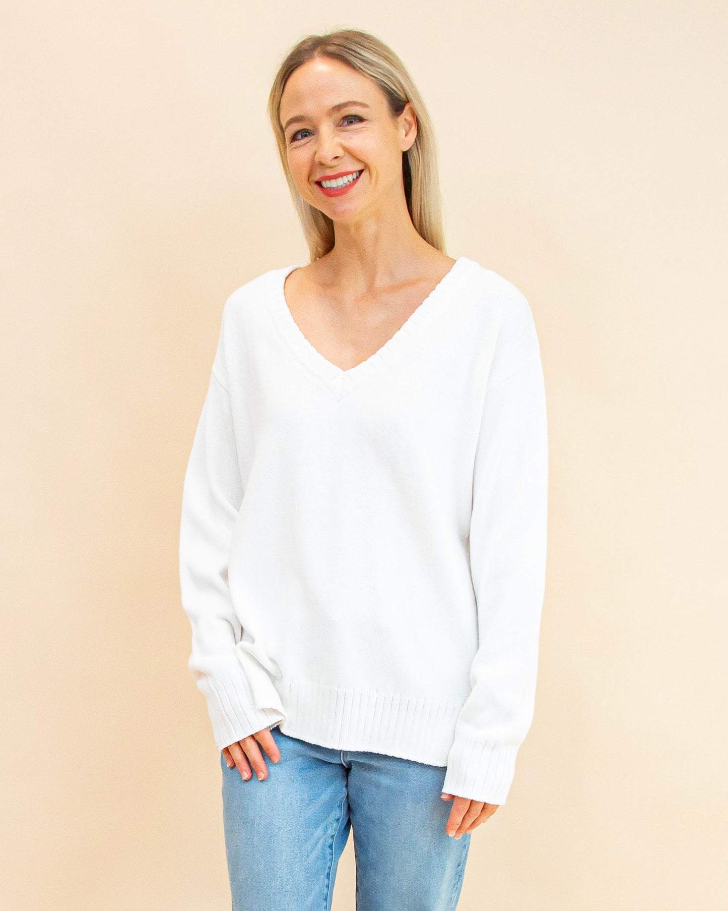 All Around V-Neck Sweater in White (8977990254843)