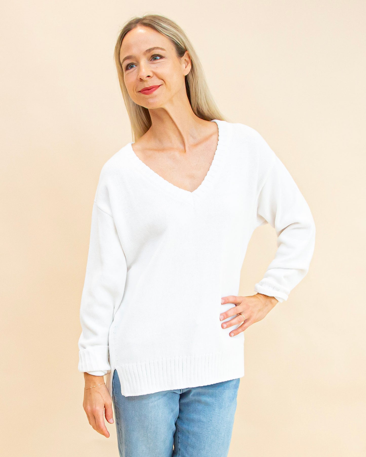 All Around V-Neck Sweater in White (8977990254843)