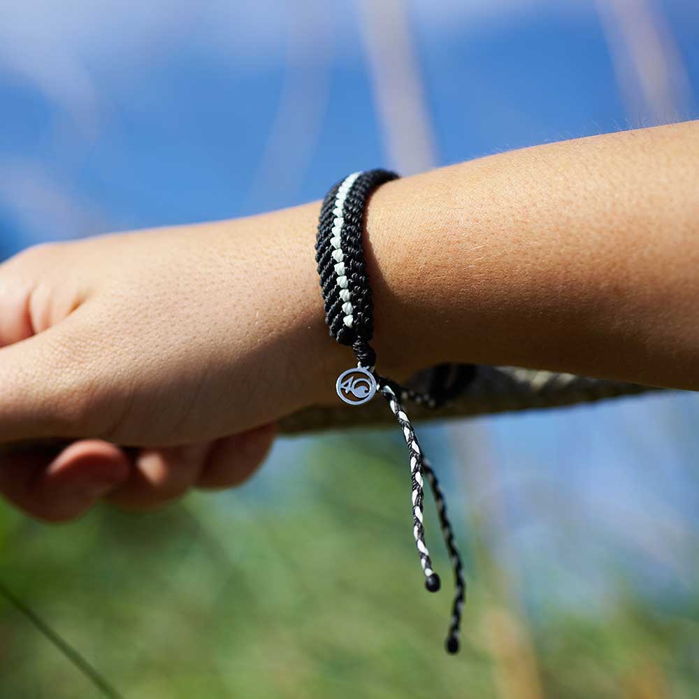 
                  
                    4ocean Deep Sea Braided Bracelet - Black & Glow [6-pack] (8893059563771)
                  
                