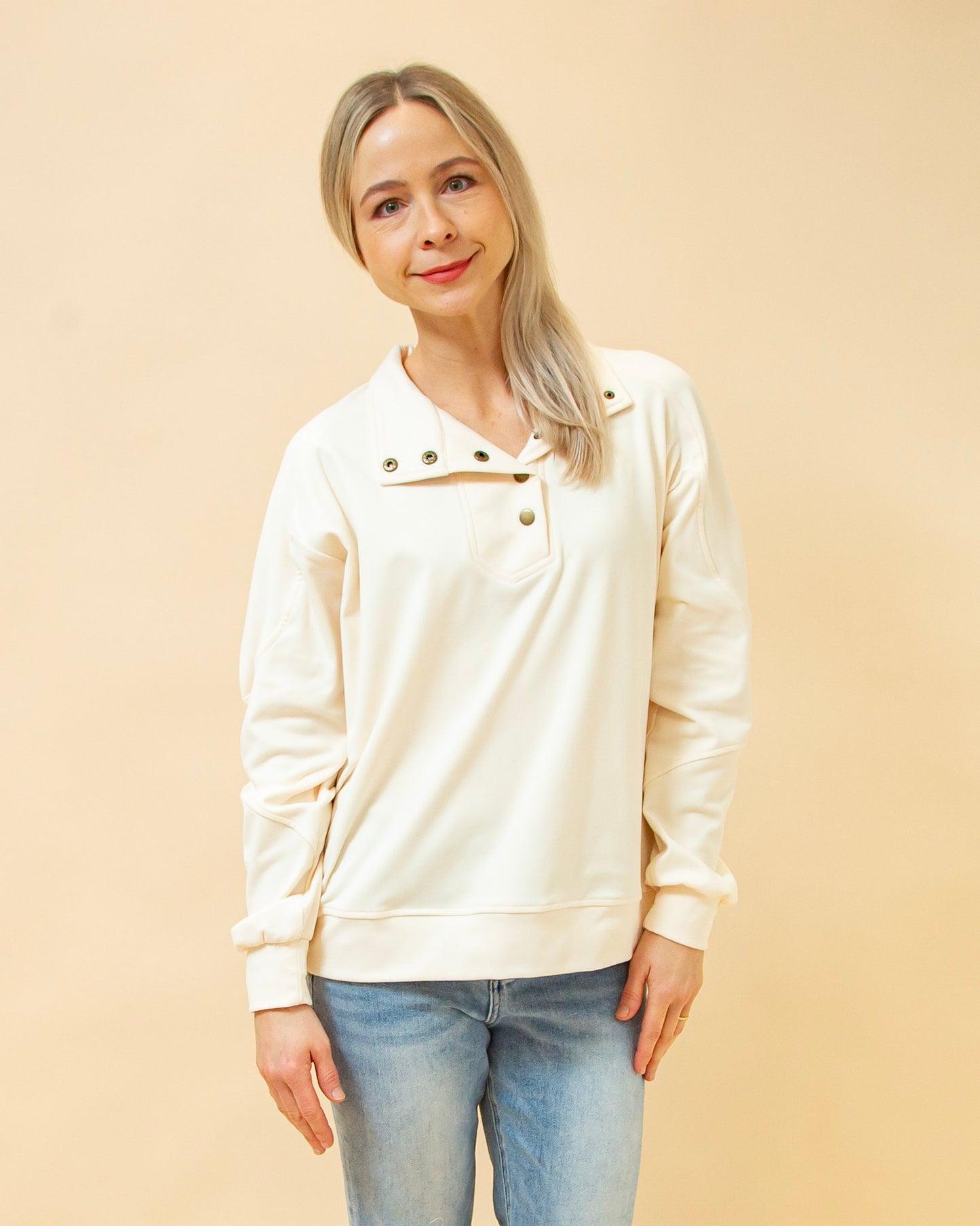 Classic Comfort Sweatshirt in Cream (8936903770363)