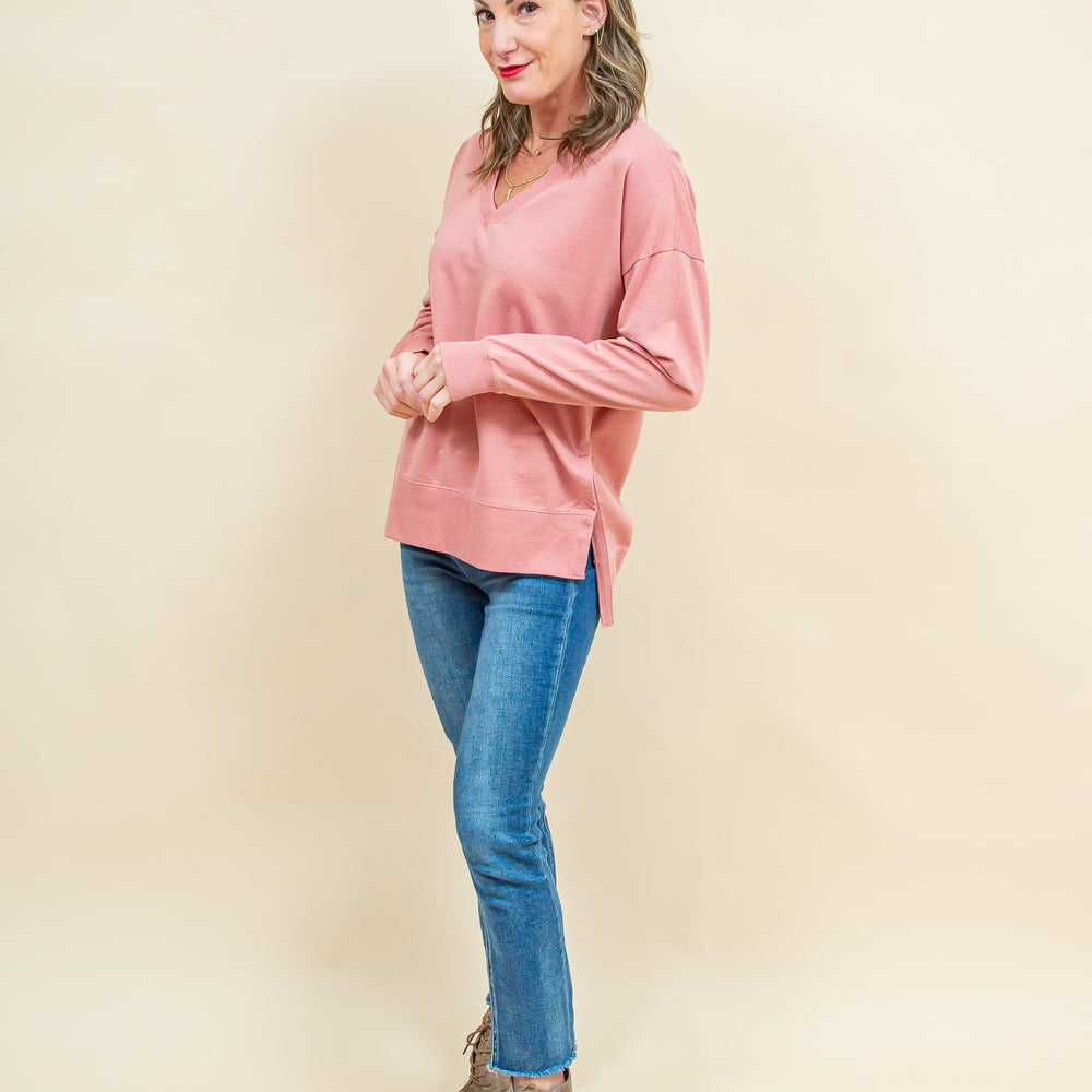 
                  
                    Modern V-Neck Weekender in Rosebud (8921148653819)
                  
                