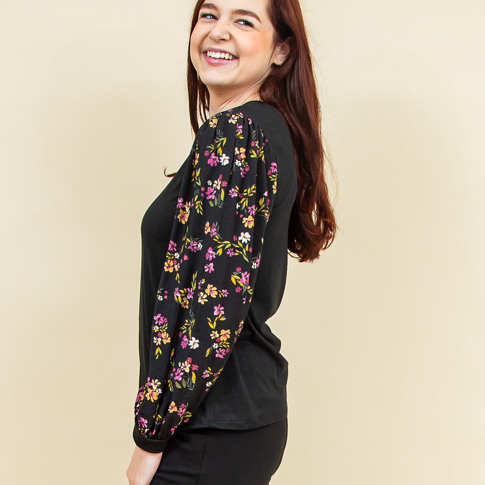 
                      
                        Bringing Flowers Top in Black (8744605090043)
                      
                    