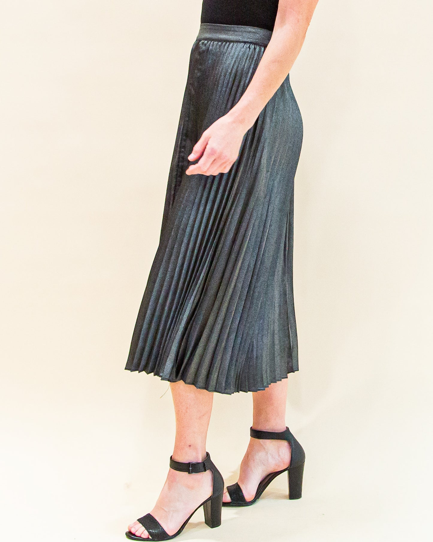 Glimmering Grace Midi Skirt in Black (8775061111035)