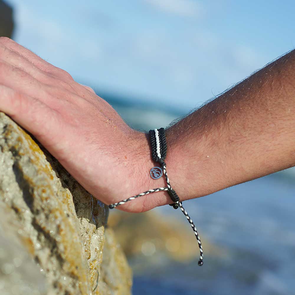 
                  
                    4ocean Deep Sea Braided Bracelet - Black & Glow [6-pack] (8893059563771)
                  
                