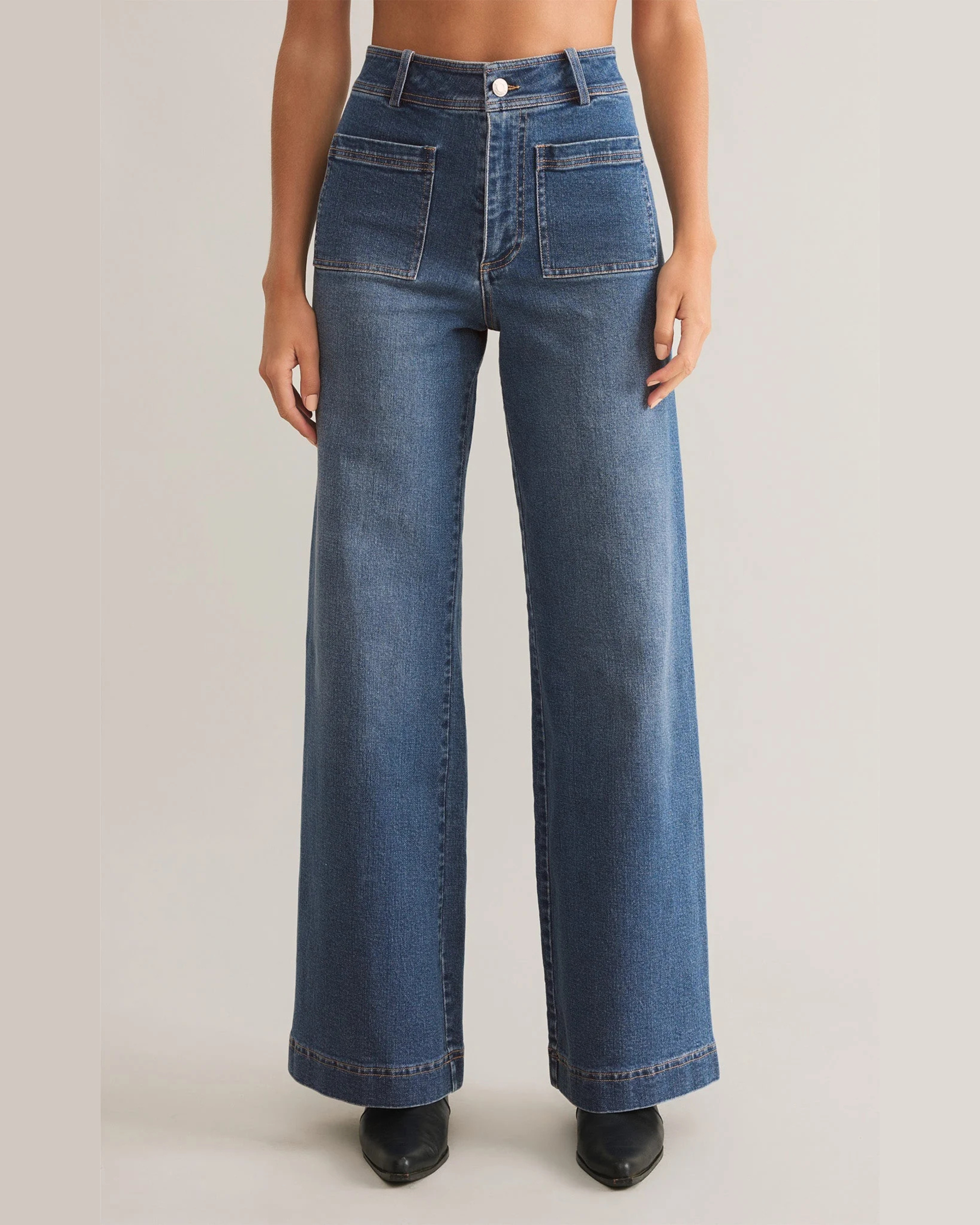DENIM – Ali On The Boulevard