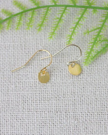  Simply You Tiny Dangle Disk Earring (4879635349548)